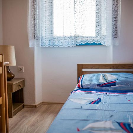 Hostel Flora Малий Лошинь Номер фото