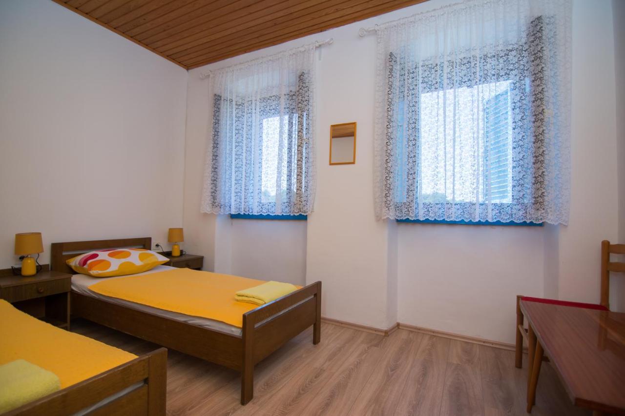 Hostel Flora Малий Лошинь Номер фото