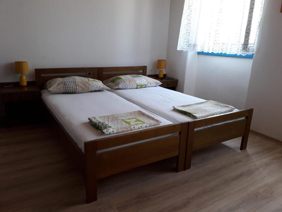 Hostel Flora Малий Лошинь Номер фото